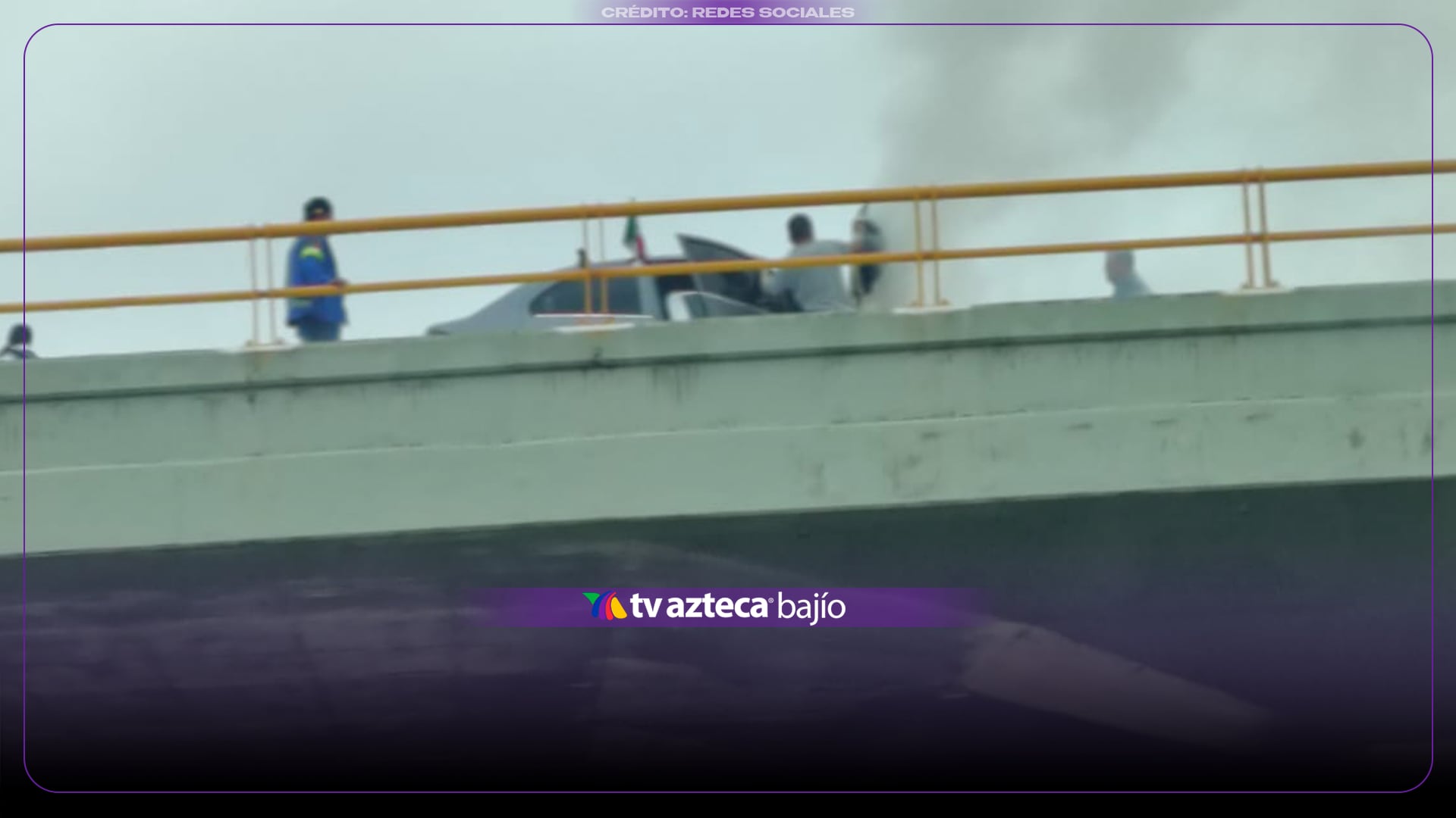 FOTOS | ¡ATENCIÓN! Auto se incendia en el bulevar Morelos; así ocurrió
