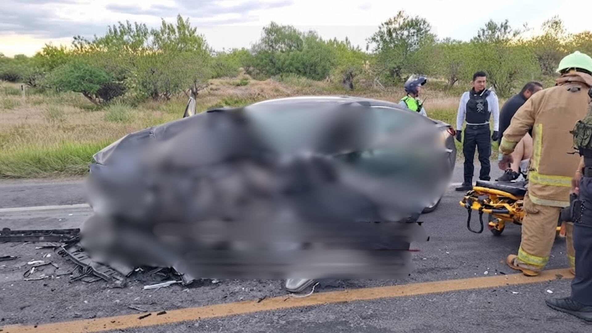 ¡CHOQUE los deja PRENS4DOS! Dos autos COLISION4N sobre carretera de Guanajuato; revelan el saldo de víctimas