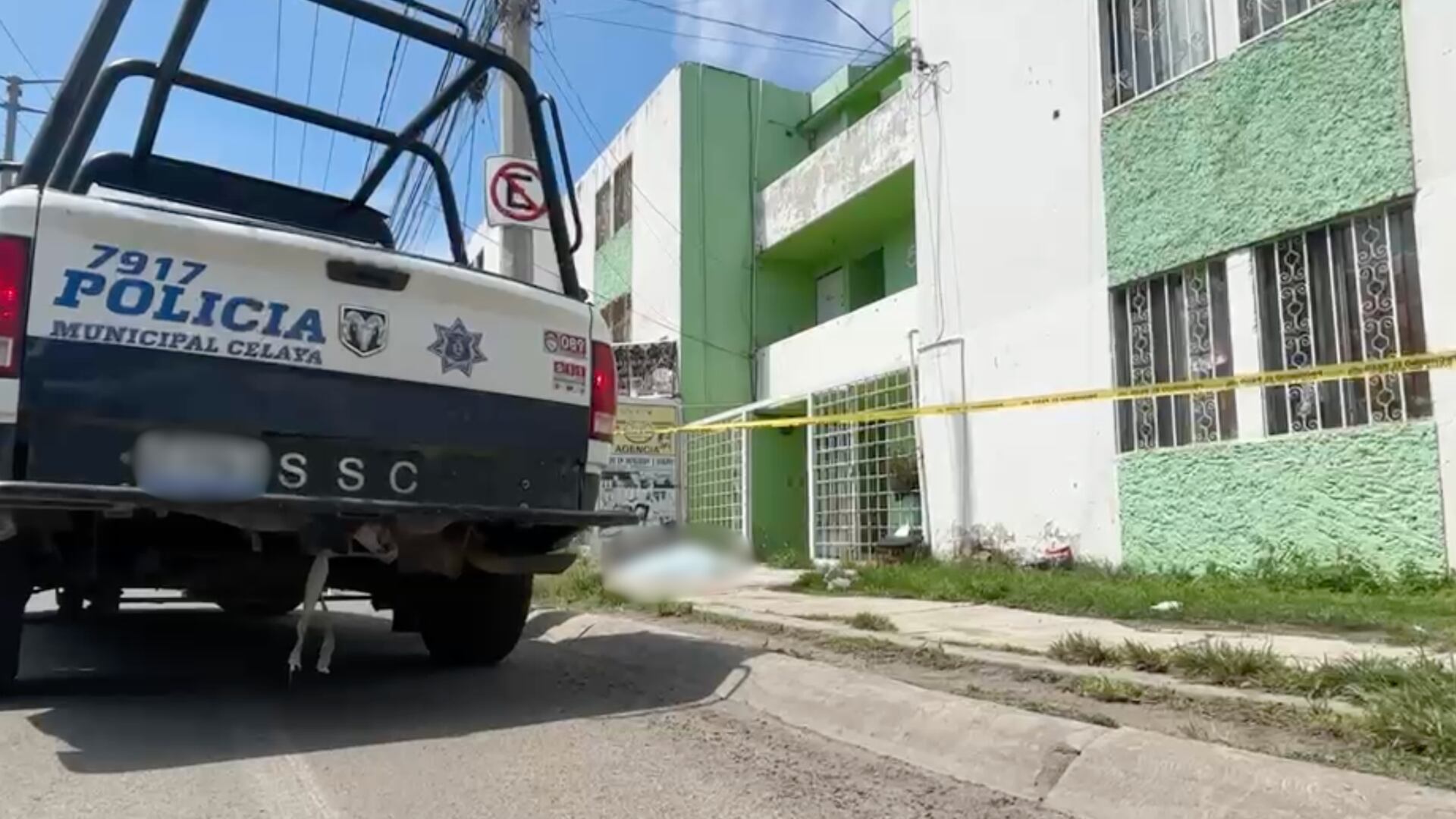 ¡En plena vía pública! Hombre muere afuera de un domicilio en Celaya