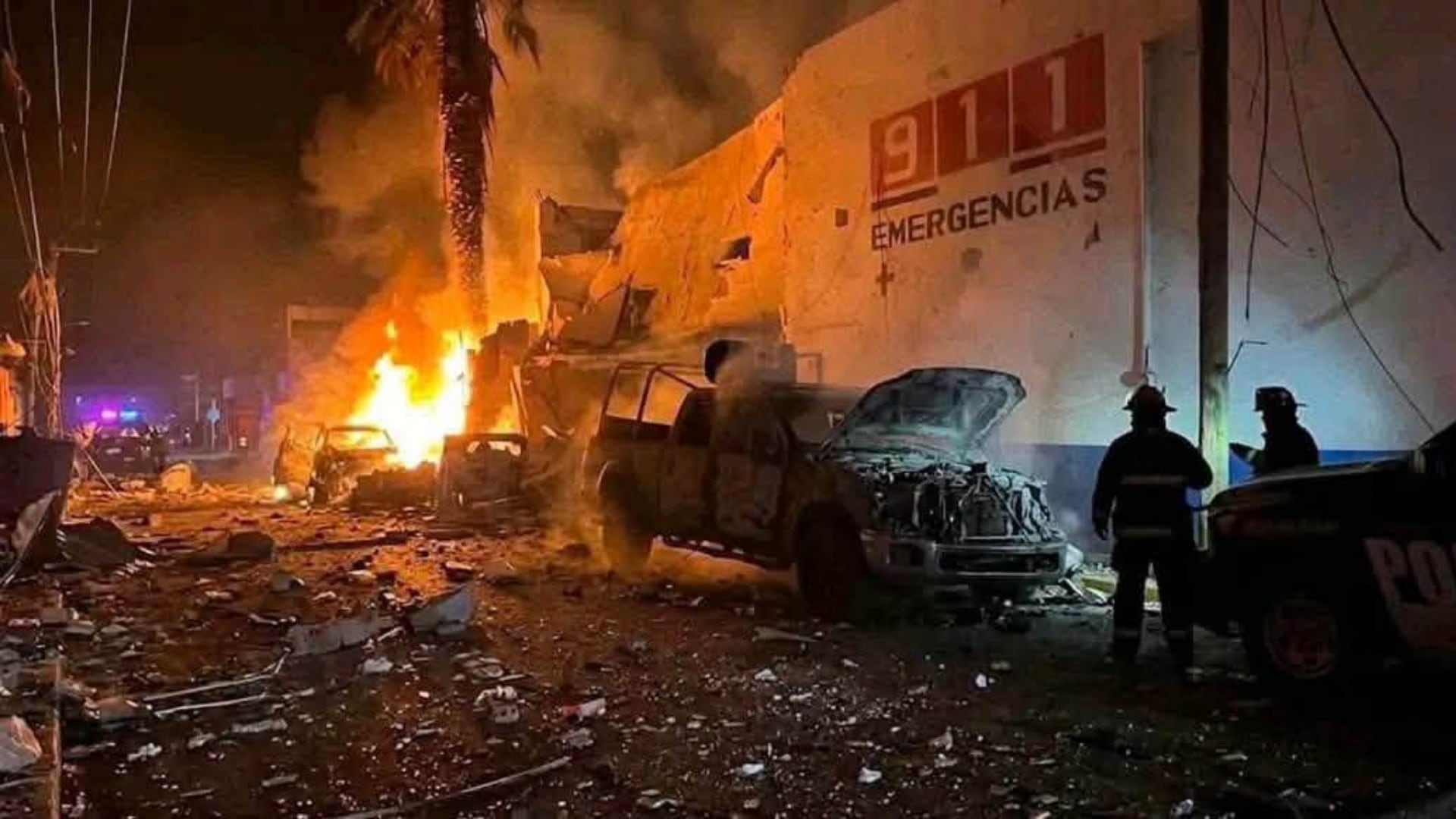 Suspenden clases tras fuerte explos1on de coche b0mba cerca de una escuela