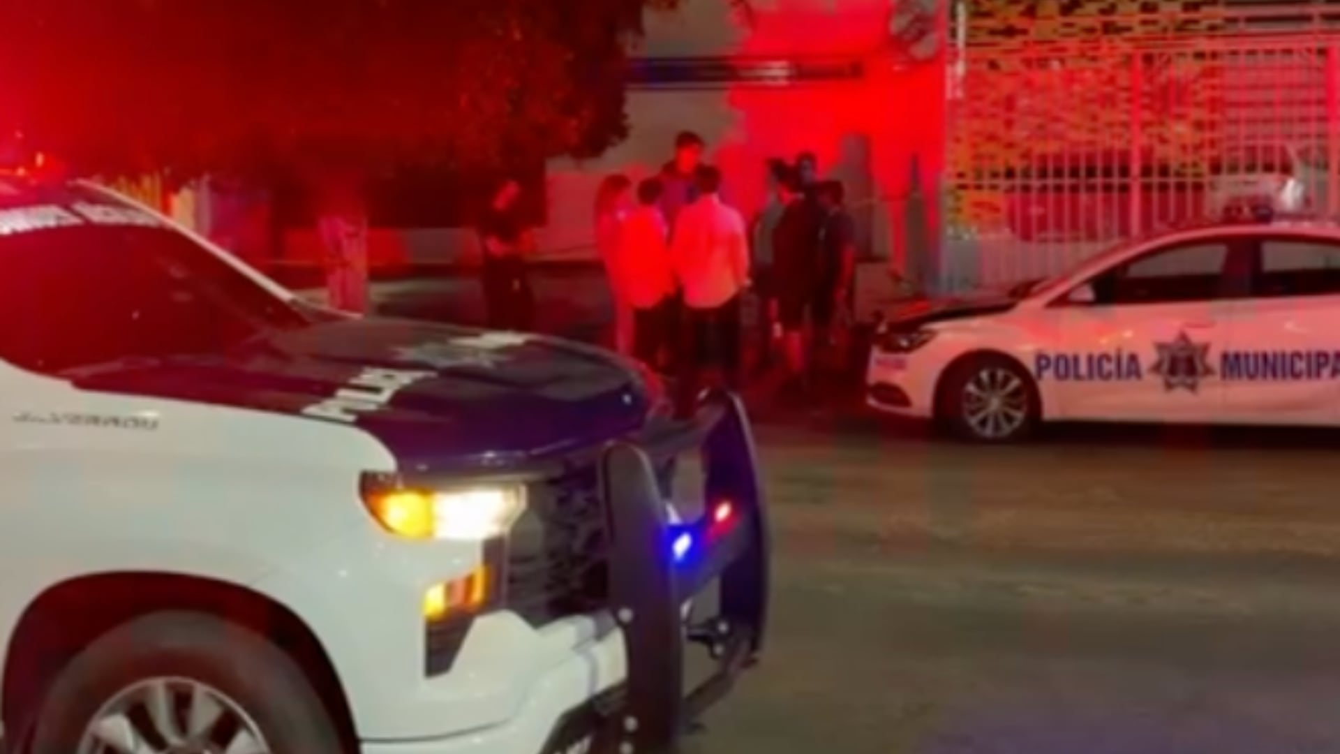 ¡ÚLTIMA HORA! Lanzan presunto artefacto explosivo contra una notaria en León; ¿hubo lesionados?