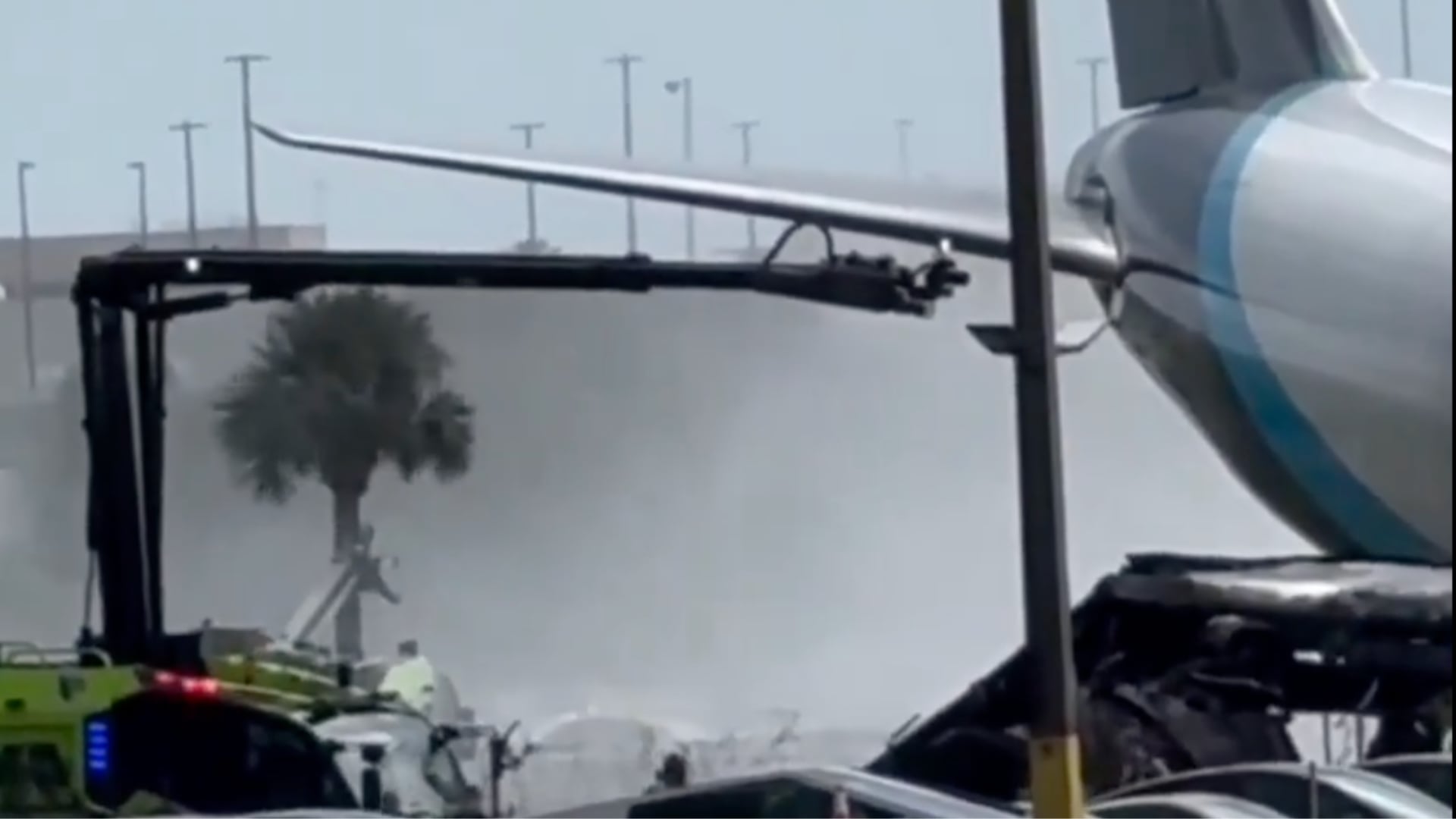 Captan aparatoso accidente de aeronave en pleno Aeropuerto; ¿hay lesionados?