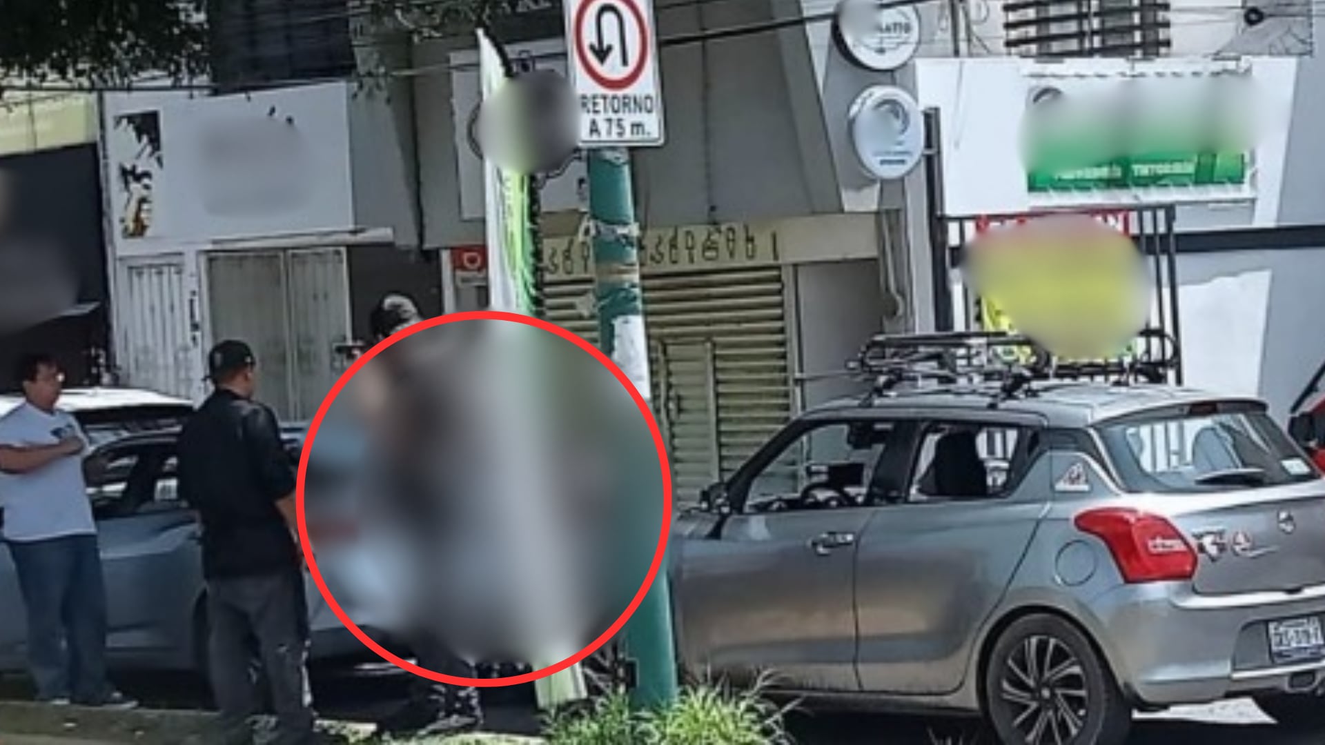 ¡Terminó pr3nsado! Un fuerte accidente deja a un conductor entre dos vehículos en León; Evita la zona tráfico colapsado