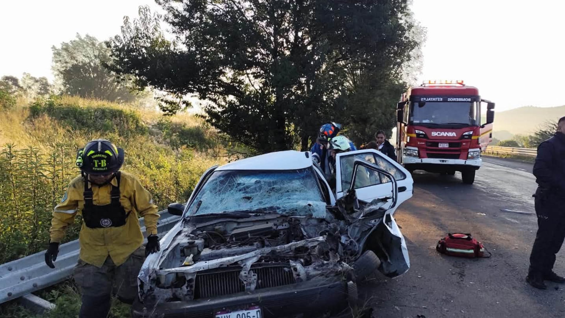 ¡TR4GEDIA en el camino! DOS MENORES pierden la v1da tras FUERTE CHOQUE en carretera de Morelia; así ocurrió