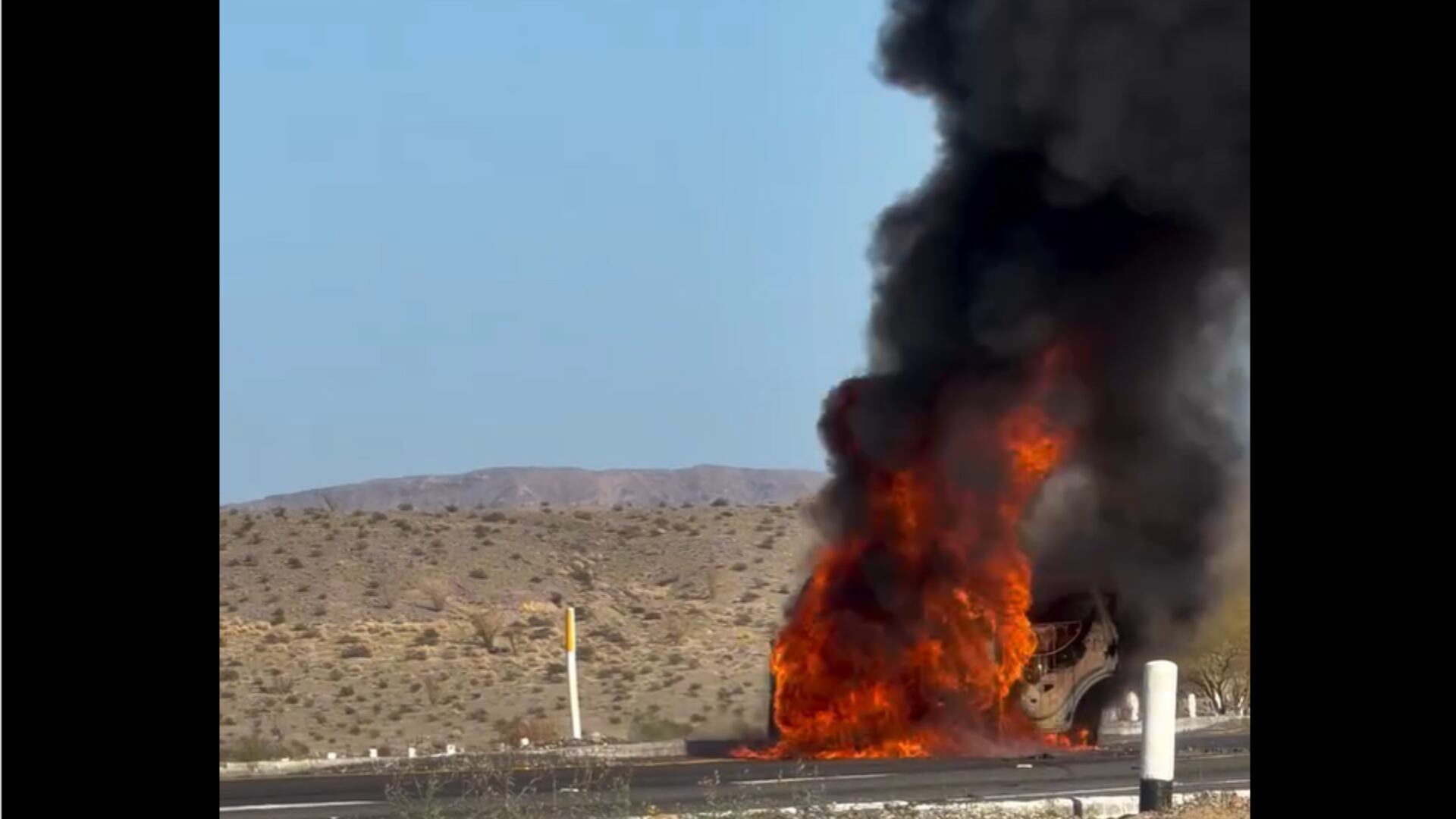 _Se incendia camioneta de Pepe y Teo en carretera de Baja California.png