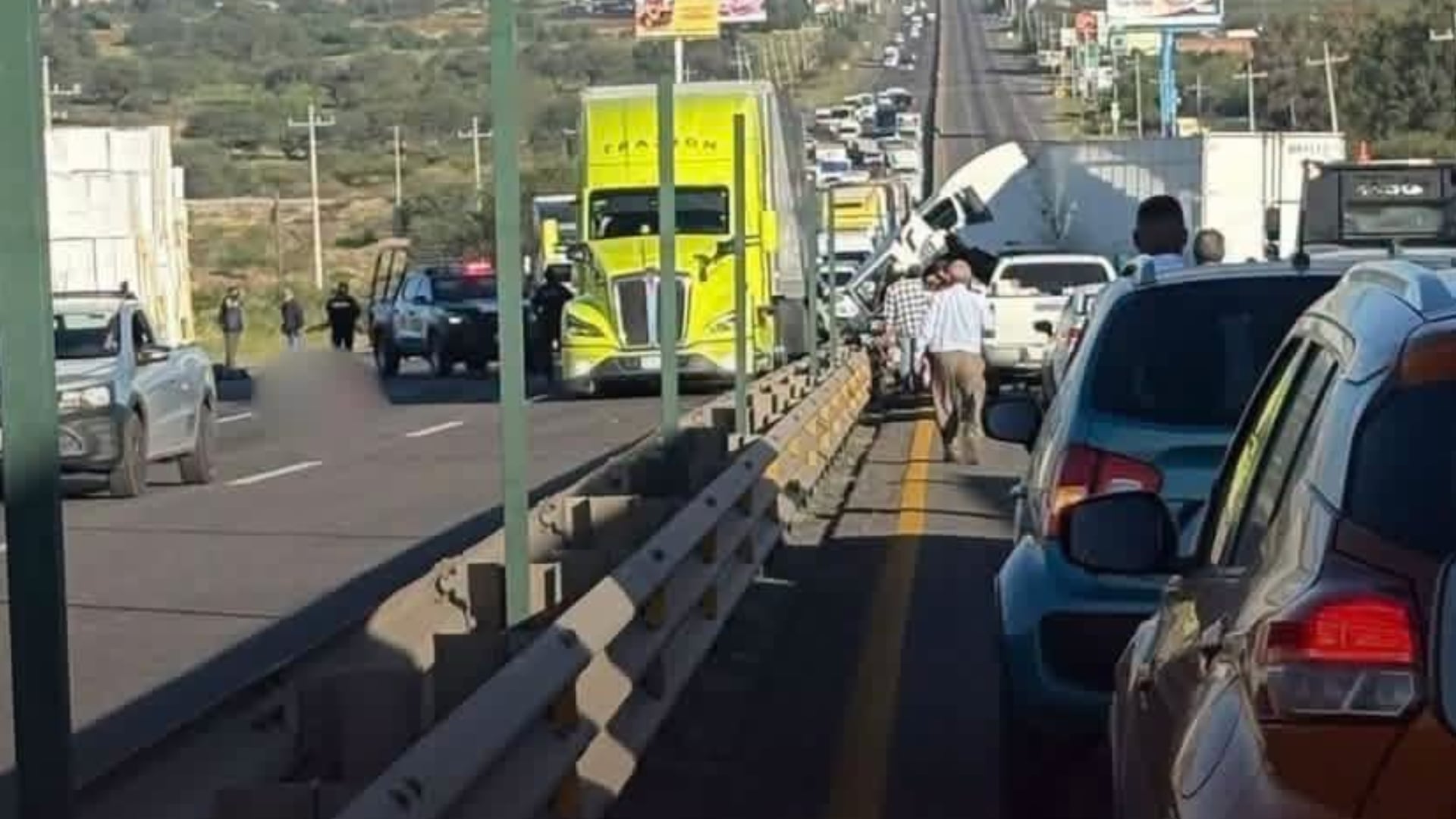 Fuerte ACCIDENTE sobre la carretera IRAPUATO-SILAO deja un mu3rto y un lesionado HOY sábado; esto ocurrió 