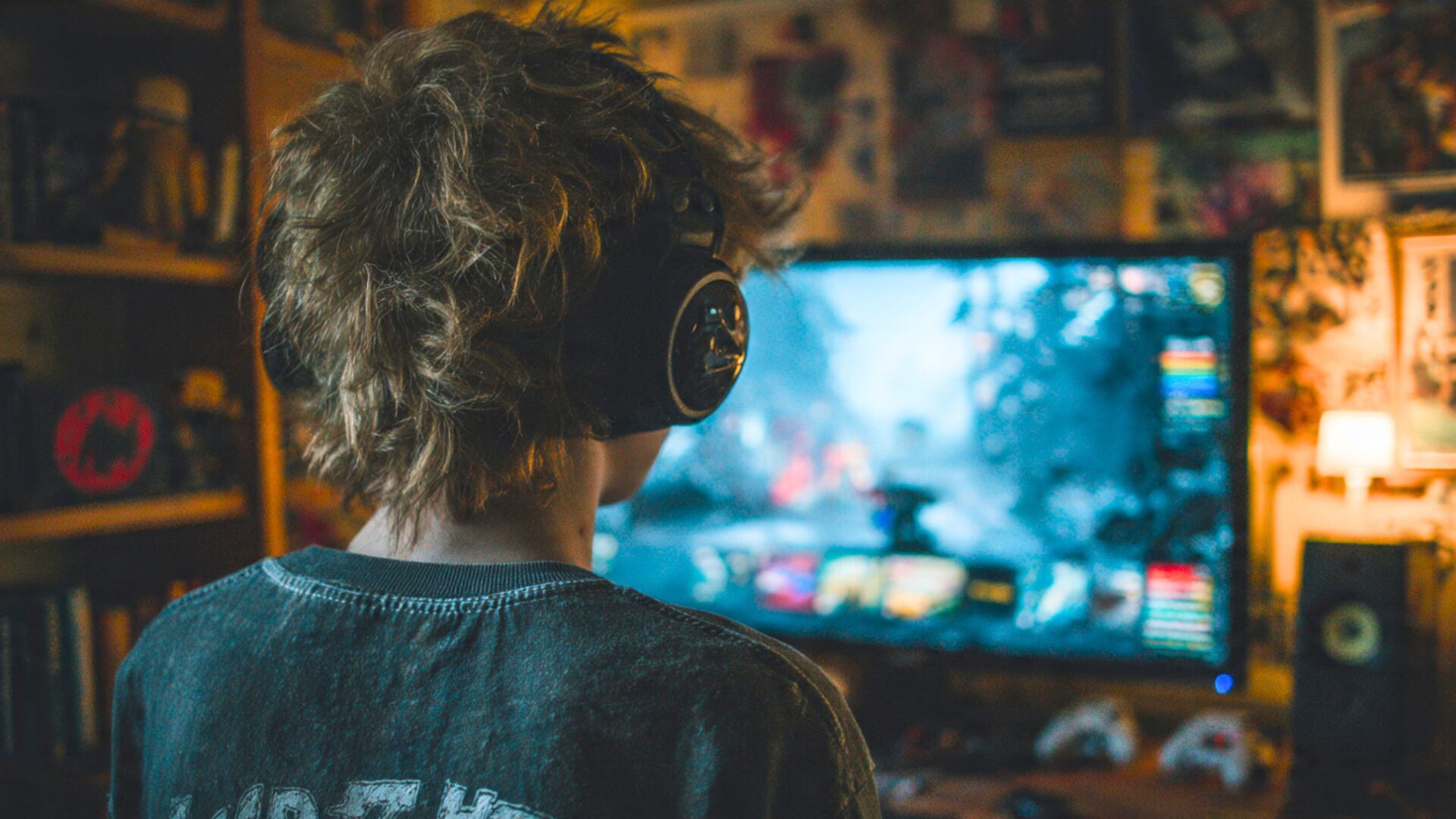Niño rata videojuegos