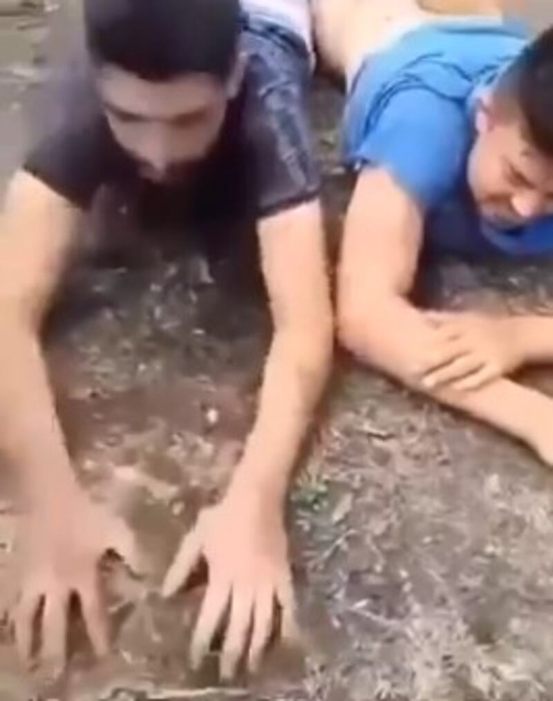 Hombre son golpeados con tablas en Michoacán