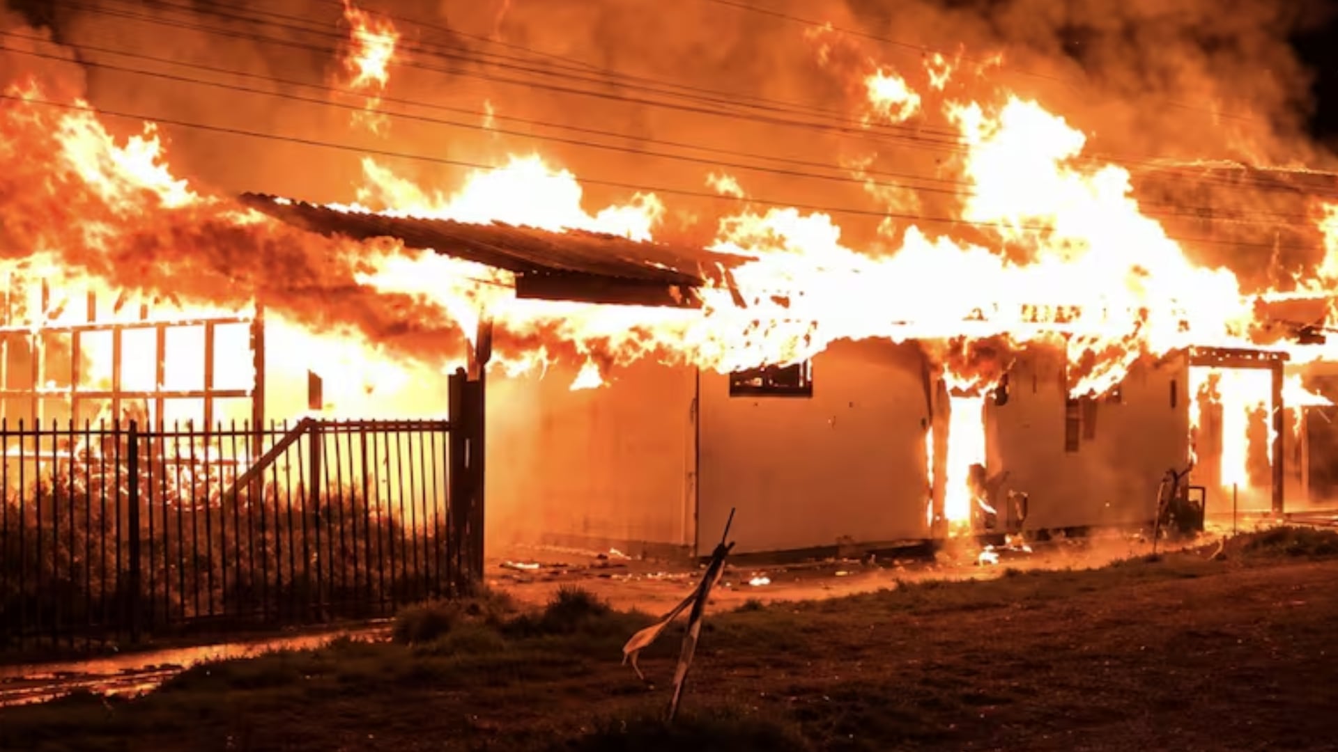 Fatal INCENDIO dentro de un hogar de ABUELITOS deja decenas de VÍCTIMAS; revelan en VIDEO la magnitud de la trag3dia