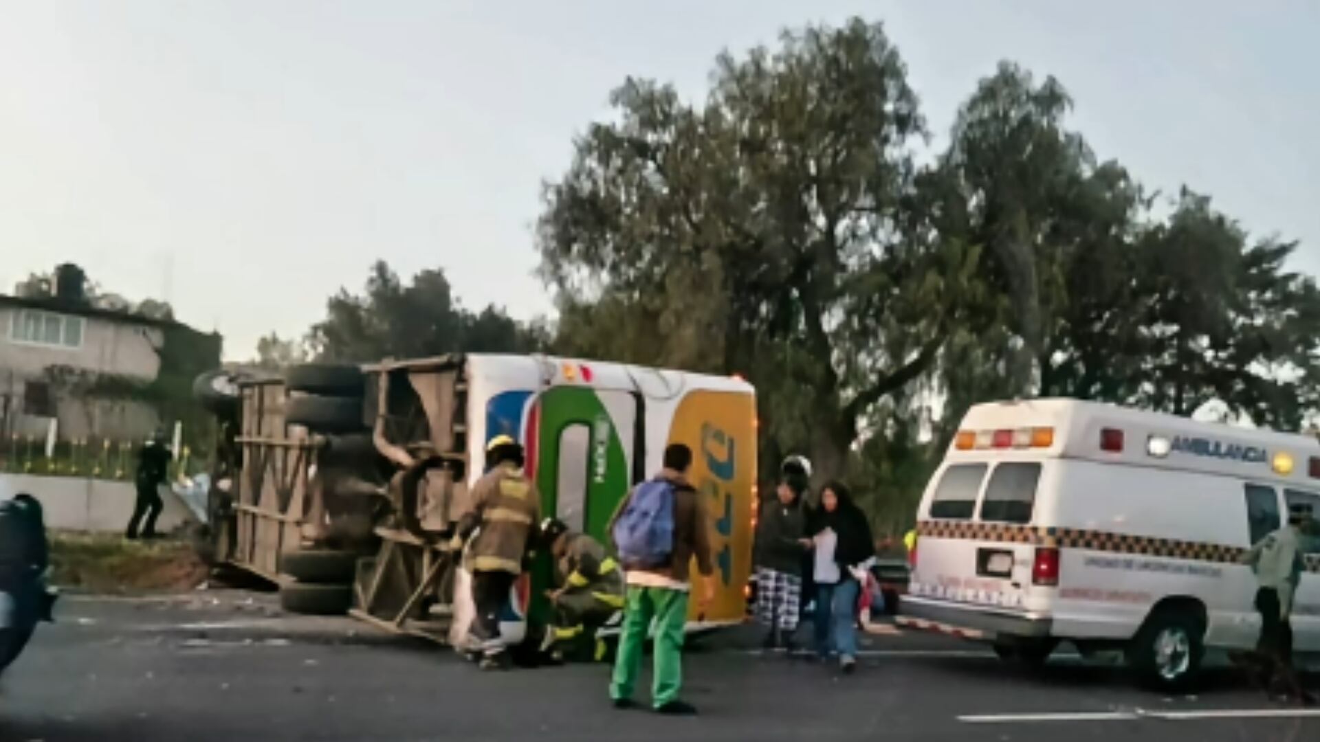 Accidente de autobús HOY 19 agosto 2026 en dirección a CDMX deja un fallecido y provoca cierres viales