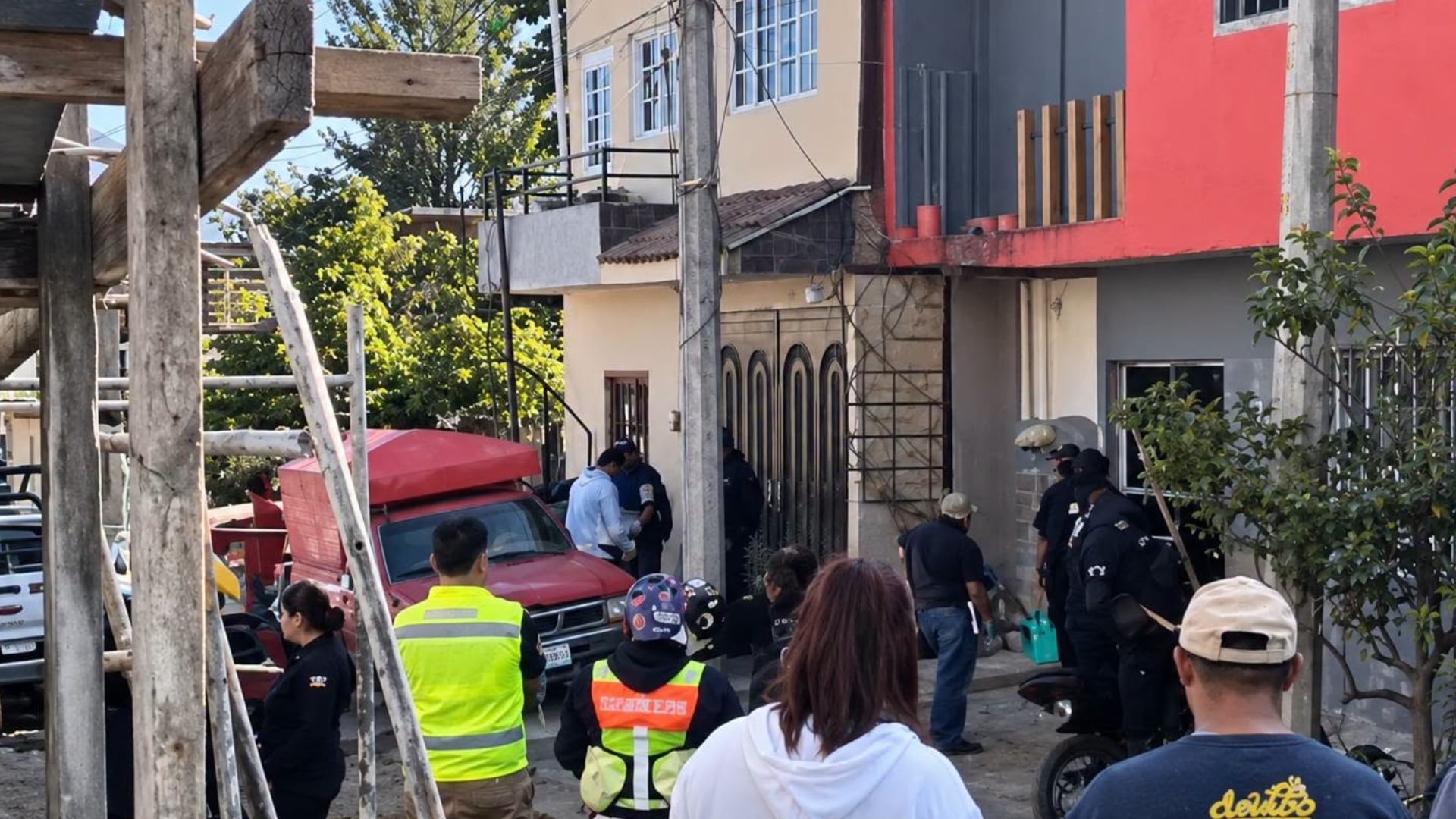 Mu3re familia de cuatro, incluidos DOS MENORES, dentro de su casa por INTOXIC4CIÓN con gases; así los hallaron
